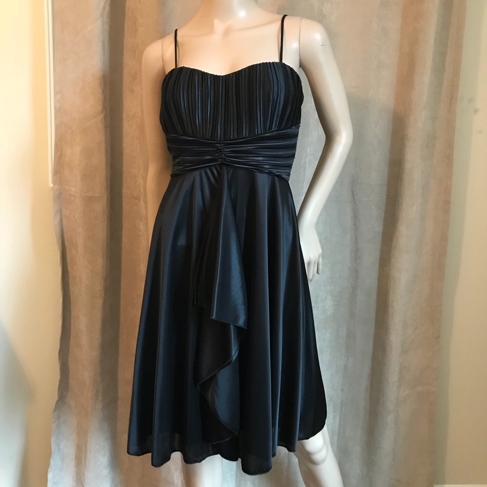 👗NWOT formal black dress